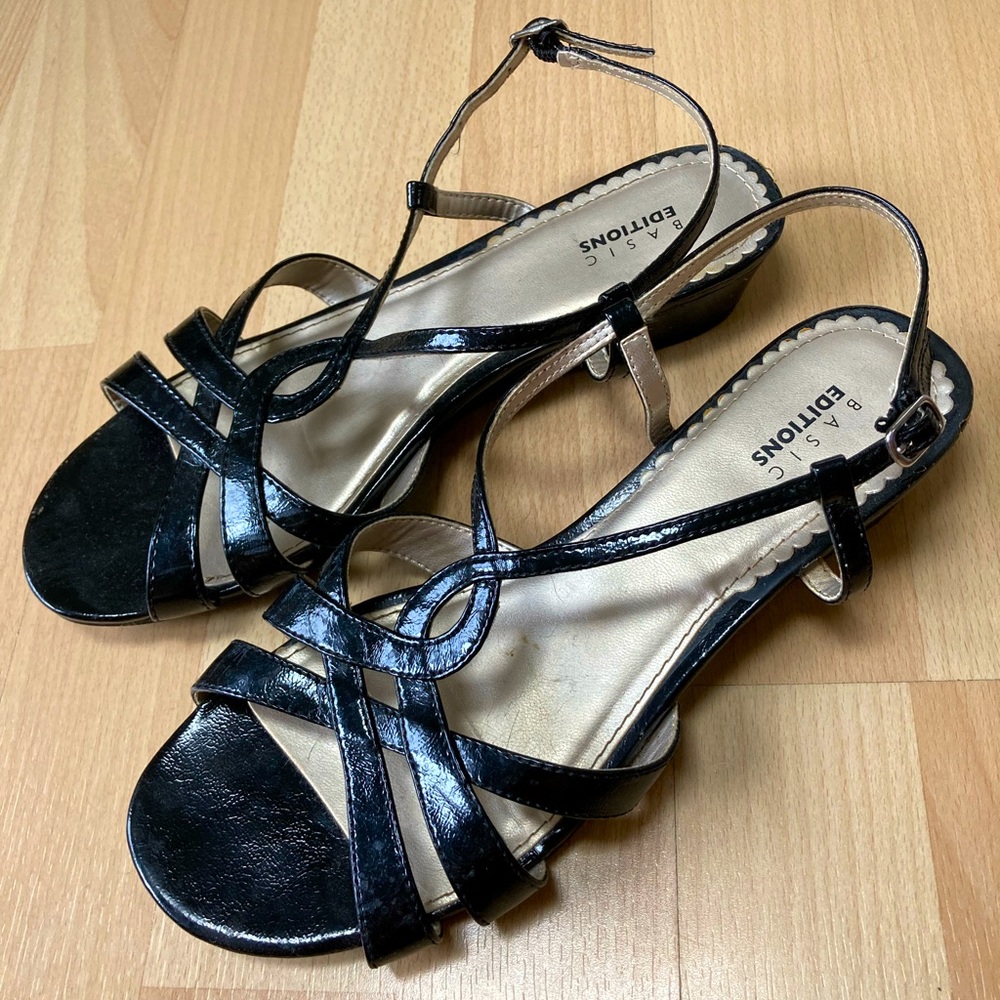 Black Sandals Perfect for Summer!